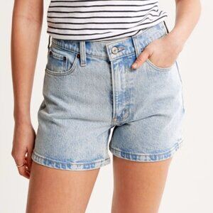 Abercrombie 4" Mom Short